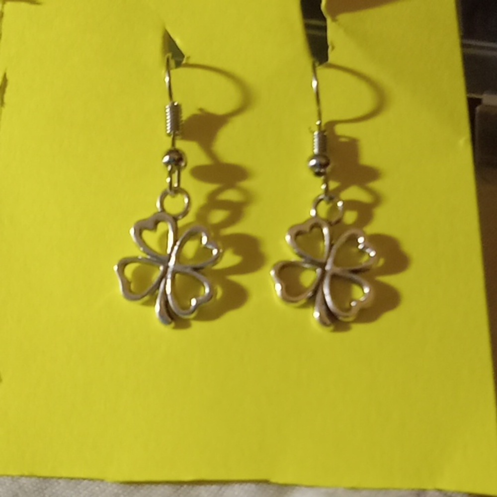 4 leaf clover 🍀 Earrings